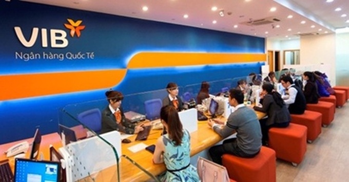 Moody's sees improved outlook at six banks - 1