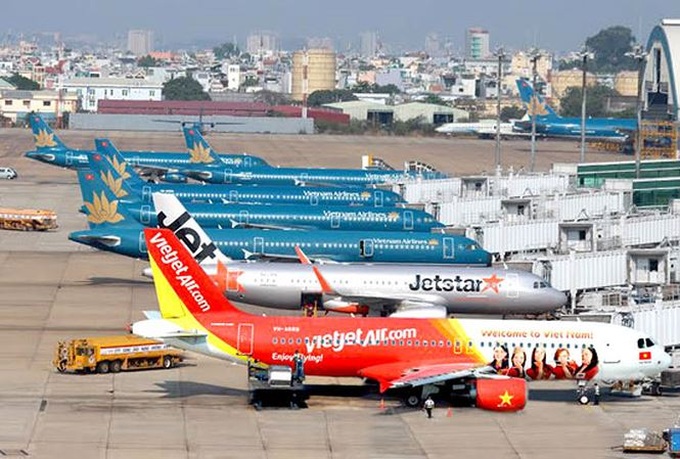 Incoming tropical storm creates flight chaos - 1