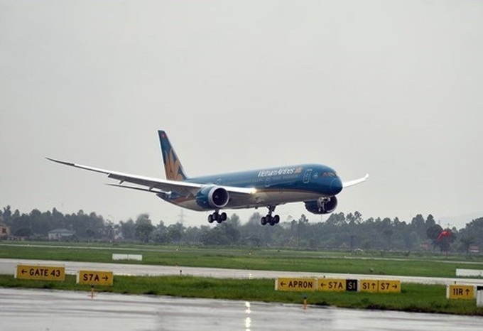 Tyre burst forces Vinh Airport to close overnight - 1