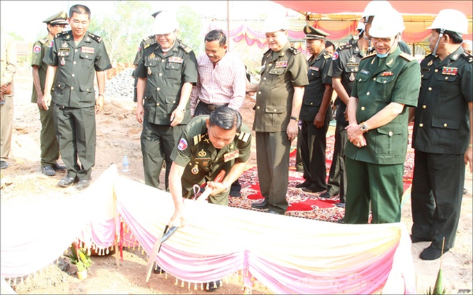 Vietnam builds military base for Cambodia - 1