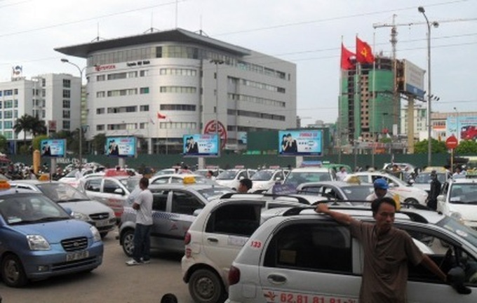 Tighter controls for Hanoi taxis - 1