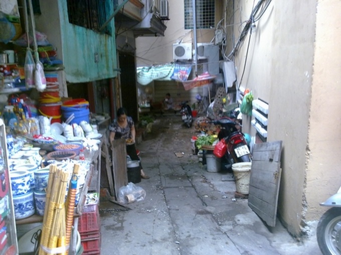 Renovation pushes small traders to hardship - 5