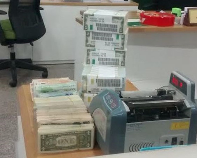 State bank governor gets strict with USD deposit rates - 1