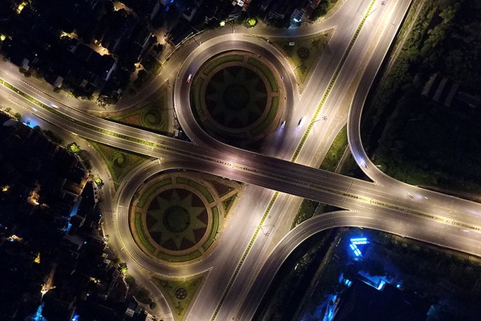 Hanoi’s colourful intersections at night - 7