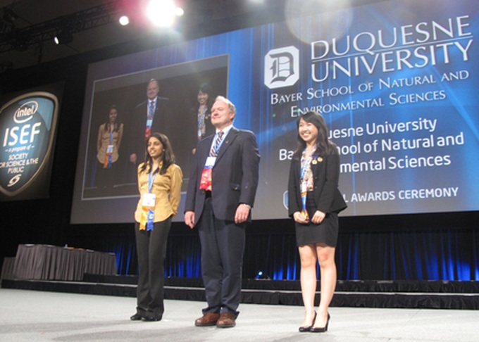 American Vietnamese students win big at science fair - 2 American Vietnamese students win big at science fair - 2