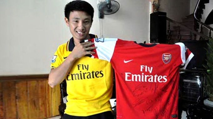 ‘Running man' to auction his T-shirt - 1