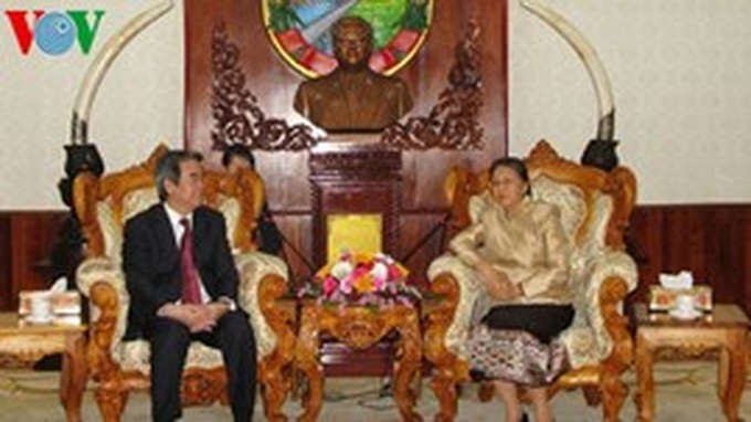 SBV Governor Binh meets with senior Lao officials - 1 SBV Governor Binh meets with senior Lao officials - 1