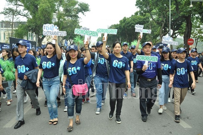 Hanoi goes vibrant with activities response to Earth Hour - 1