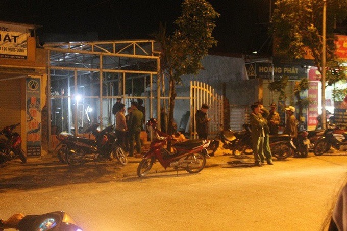 Human leg found under cafe bar - 1