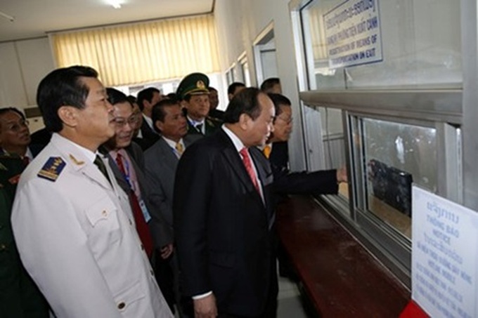 Vietnam, Laos officially open "one-stop-shop" customs model - 1