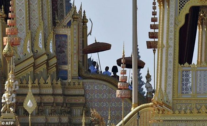 Relics picked from late Thai King's ashes - 1