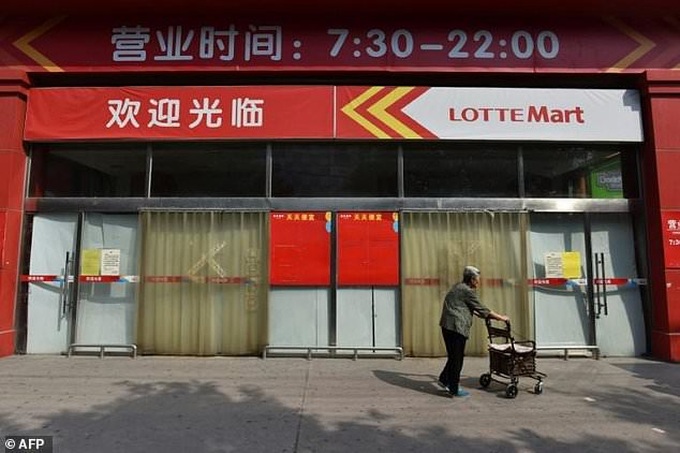 S.Korea prosecutors seek 10 years' jail for Lotte founder - 1