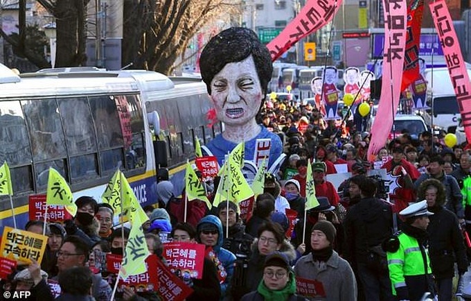 S. Korea's Moon proposes weakening president's powers - 1