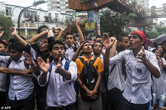 Nationwide student protests enter fifth day in Bangladesh - 1