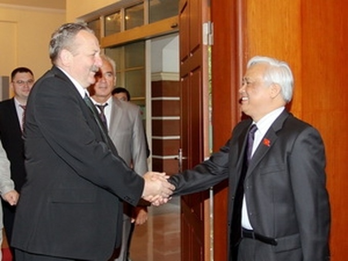 Vietnam, Belarus vow to enhance ties - 1