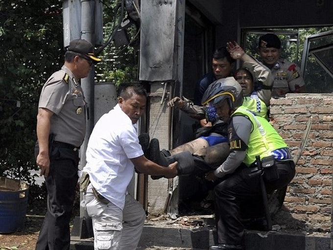Vietnam condemns terror attacks in Jakarta - 1