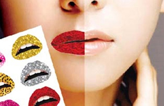 Lip tattoos trend, posing health risk for young Vietnamese - 1