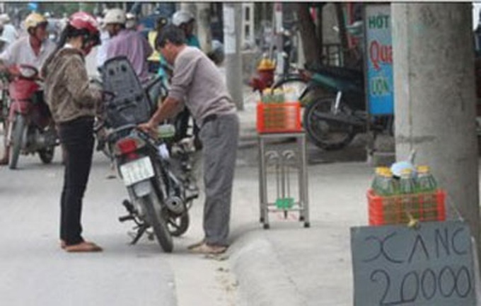 llegal petrol stands overrun Nha Trang - 1