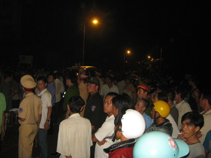 Bus accident kills over 30 - 5