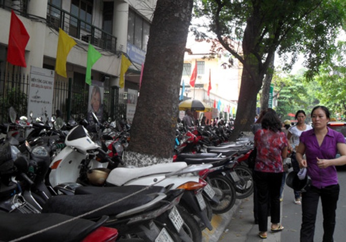 Hanoi bans vehicle parking in 262 streets - 1 Hanoi bans vehicle parking in 262 streets - 1