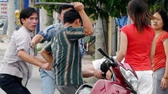 Vietnamese companies hire gangsters to collect debts - 1 Vietnamese companies hire gangsters to collect debts - 1