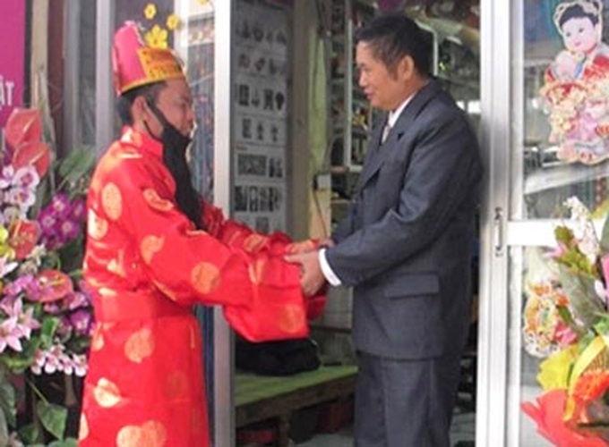 Hiring good luck at Tet - 1