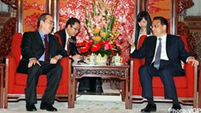 China attaches importance to relations with Vietnam - 1