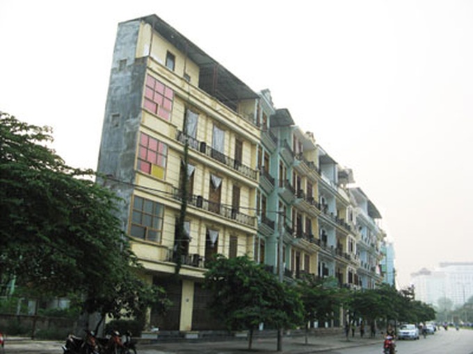 Hanoi slow to implement narrow house ban - 1