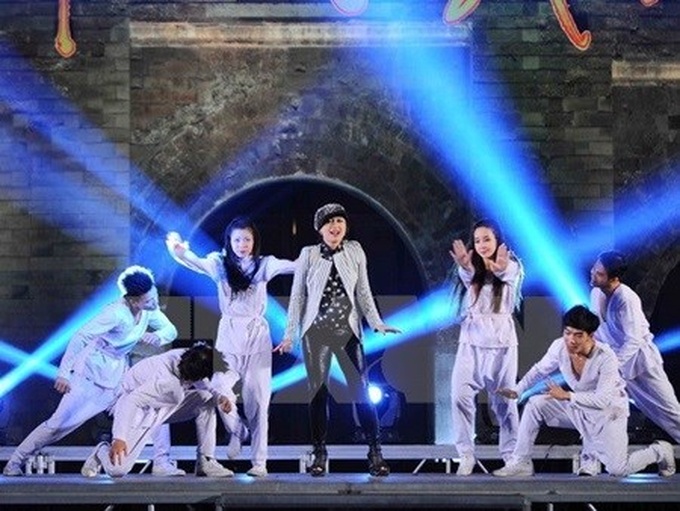 Vietnam needs law on performing arts: experts - 1