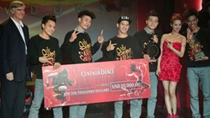 Vietnam wins championship title at “Centaur Dance Showdown 2012” - 1