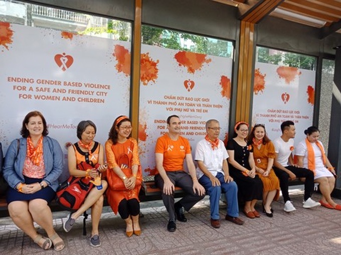 HCM City orange buses raise awareness about sexual harassment - 1 HCM City orange buses raise awareness about sexual harassment - 1