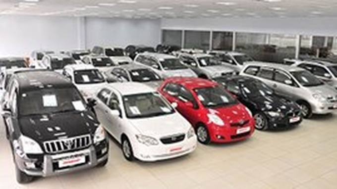 Vietnamese people spend over US$12 mil daily on car imports - 1