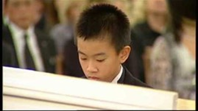 Young pianist Vincent Vu to perform in Hanoi - 1
