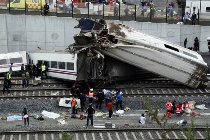 Rescuers scour debris after Spain train crash kills 77 - 1 Rescuers scour debris after Spain train crash kills 77 - 1