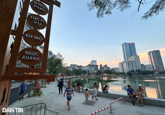 Hanoi's newly-opened pedestrian street attracts few visitors - 1