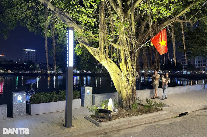 Hanoi's newly-opened pedestrian street attracts few visitors - 5