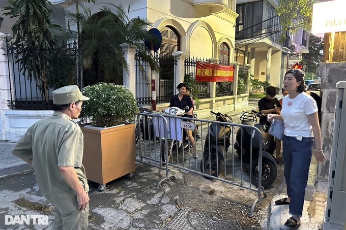 Hanoi's newly-opened pedestrian street attracts few visitors - 7