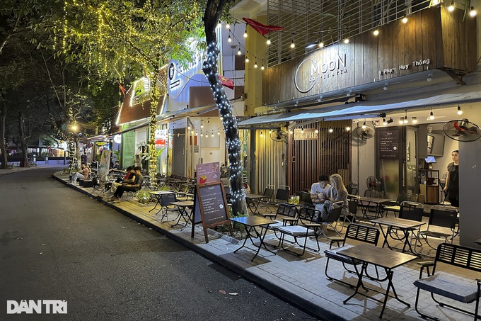 Hanoi's newly-opened pedestrian street attracts few visitors - 8