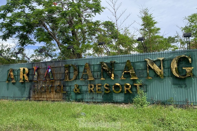 VND750-billion resort project in Danang lies abandoned - 6