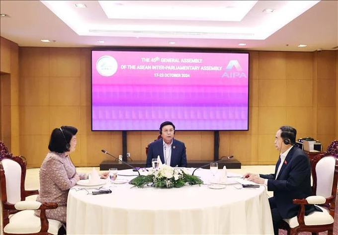 Vietnamese, Lao, Cambodian top legislators meet in Vientiane - 1 Vietnamese, Lao, Cambodian top legislators meet in Vientiane - 1
