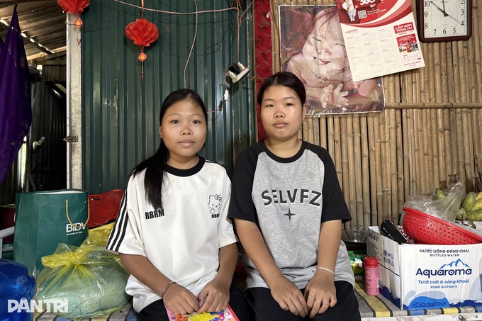 More than VND 216 million donated to sisters with blood disorder - 2