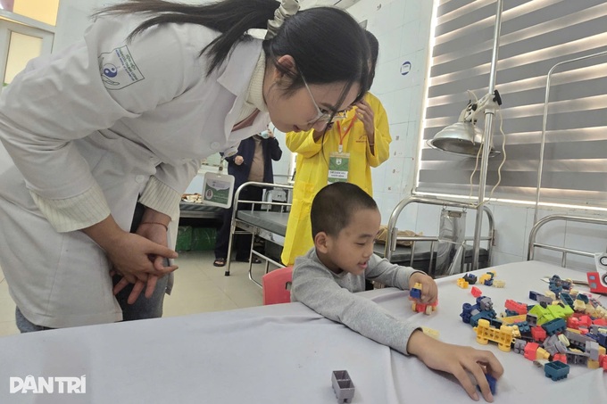 Readers donate over USD 15,000 to mother with cancer and autistic son - 3