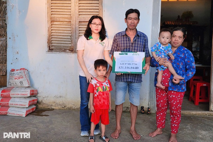 Man with small intestine cancer receives over VND 121 million in aid - 1