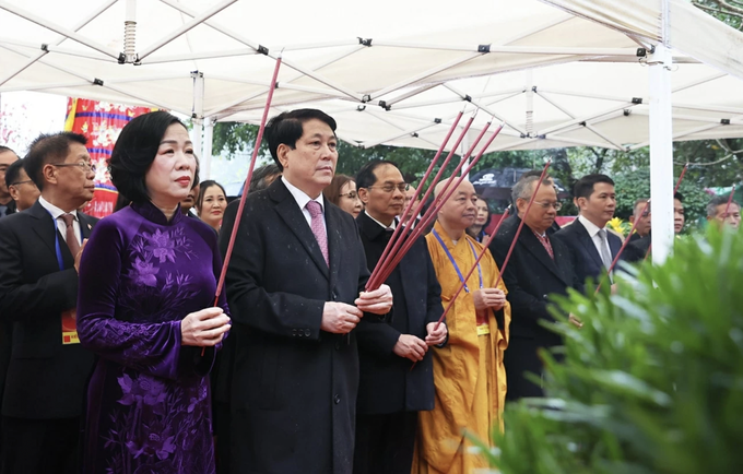 State President joins overseas Vietnamese at Hanoi incense ceremony - 1 State President joins overseas Vietnamese at Hanoi incense ceremony - 1