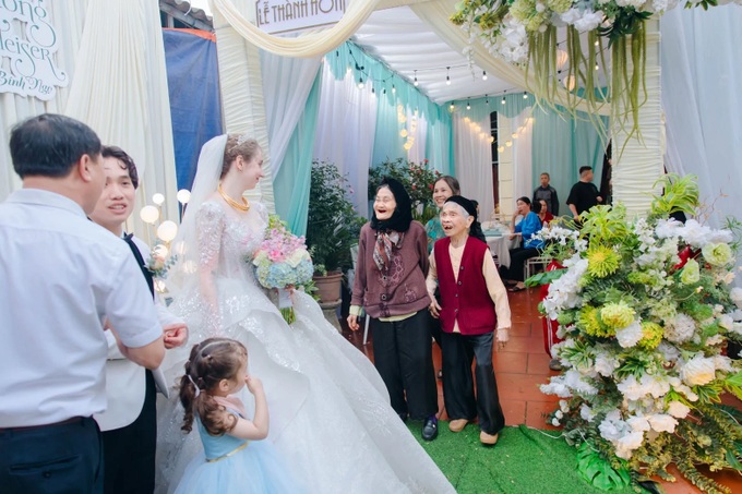 German bride falls in love with Vietnamese cuisine - 4