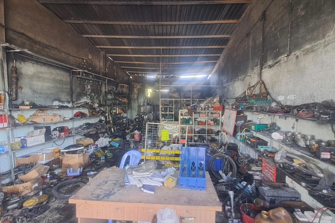 Two teenagers die in Vinh Long house fire - 1