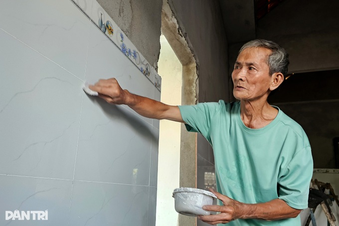 Disabled sons and elderly father near new home after aid - 3