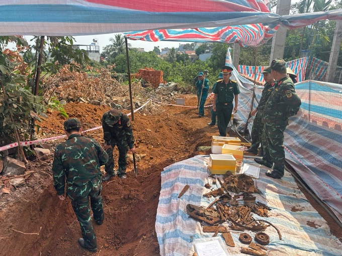 Bones and bullet casings found during Lam Dong excavation - 1