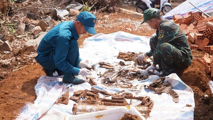 Bones and bullet casings found during Lam Dong excavation - 2