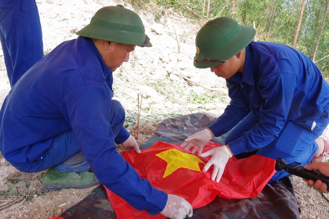 Soldier’s remains found with AK rifle in Quang Tri bunker - 1